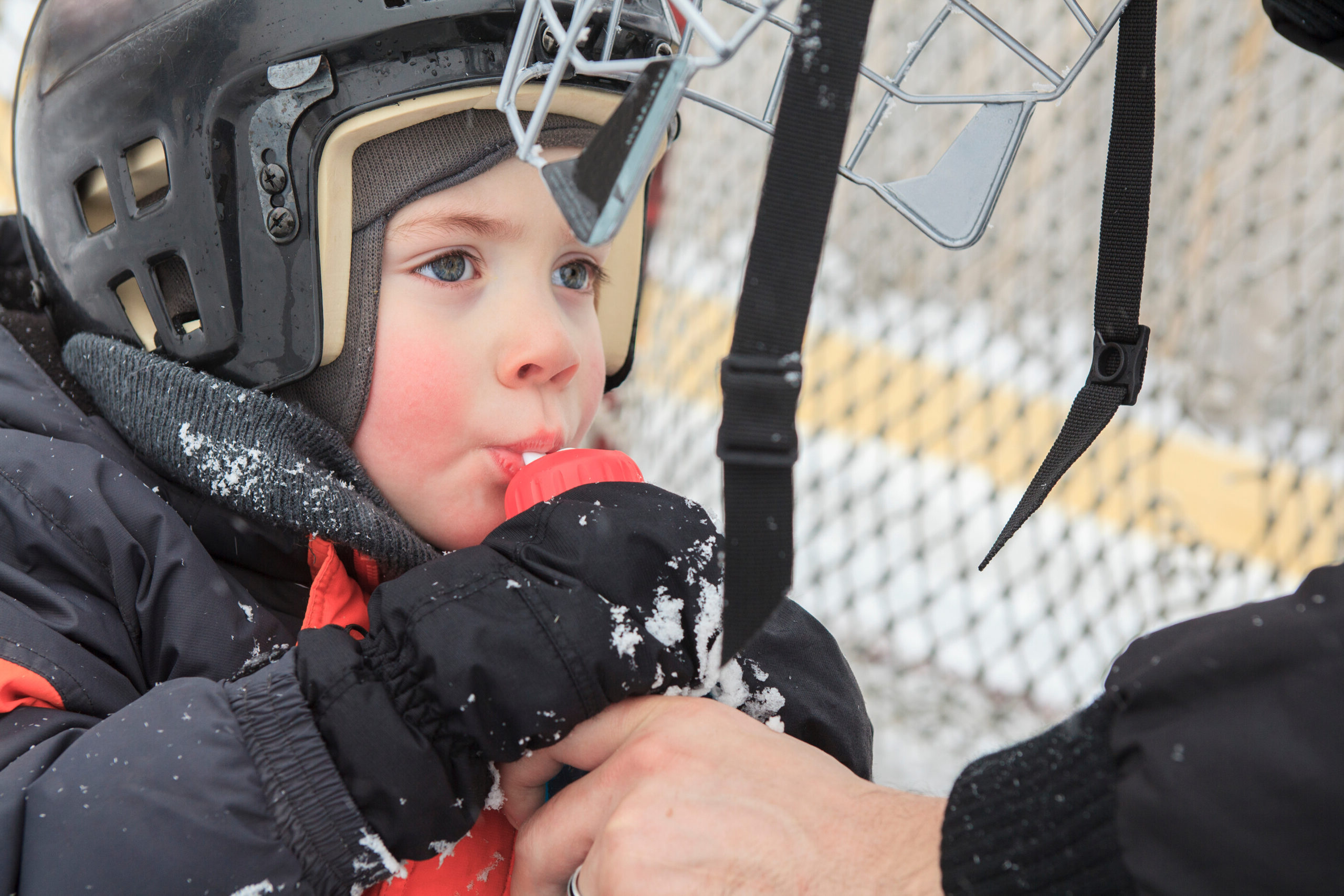 Read more about the article <strong>Young Athletes Need to Stay Hydrated During Winter SportsÂ </strong>